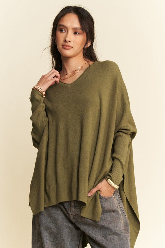 Trendy High-Low Hem Side Slit Batwing Sleeve Top for Women – Stylish & Versatile